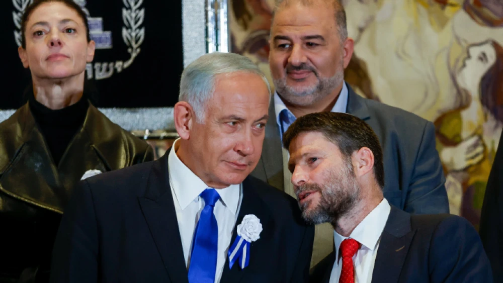 Likud leader Benjamin Netanyahu speaks with Religious Zionism Party head Bezalel Smotrich at the swearing-in of the 25th Knesset in Jerusalem, Nov. 15, 2022. Photo by Olivier Fitoussi/Flash90.