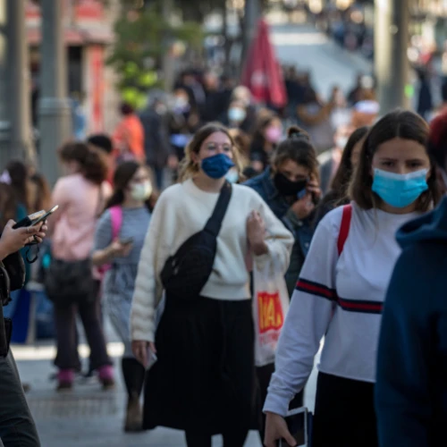 Jerusalemites wearing a face mask walk in Jerusalem City Center on November 29, 2020, as Israel steps out of coronavirus lockdown and rolls back restrictions. Photo by Olivier Fitoussi/Flash90