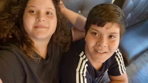 Twins Liel (left) and Yanai Hetzroni were burned alive by Hamas terrorists at Kibbutz Be’eri on Oct. 7, 2023. Credit: Courtesy.