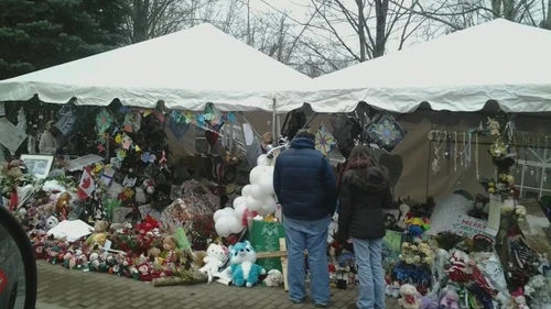 The Sandy Hook Elementary School shooting makeshift memorial on Berkshire Road in Newtown, Conn., 12 days after the December 2012 shooting. The shooting inspired Frank Storch's to create the new school safety tips guide, "Keep Your School Safe," a project he says he undertook "purely for the love of the Jewish people." Credit: Bbjeter via Wikimedia Commons.