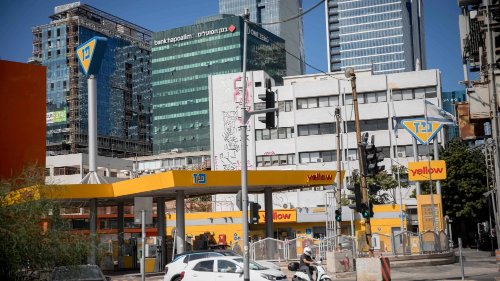 A Paz gas station in Tel Aviv, Sept. 30, 2024. Photo by Miriam Alster/Flash90.