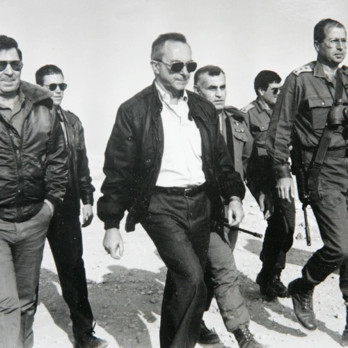 Training by the Israel Defense Forces in the Judean Desert. From left: Dan Shomron former IDF Chief of Staff, Moshe Arens former Minister of Defense, Gen. Yitzhak Mordechai and Moshe Ya'alon. December 1991. Credit: Yossi Zamir.