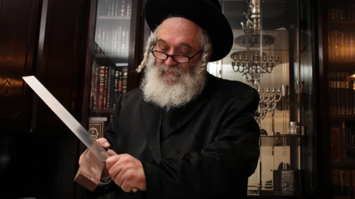 File photo: Rabbi Yitzchak Eliezer Yakav, chief slaughterer from the Chief Rabbinate of Israel, responsible for kosher slaughter of cattle imported to Israel from South America, on June 12, 2011. Photo by Kobi Gideon/Flash90.