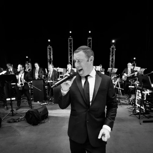 Shim Craimer performing. Credit: Courtesy.