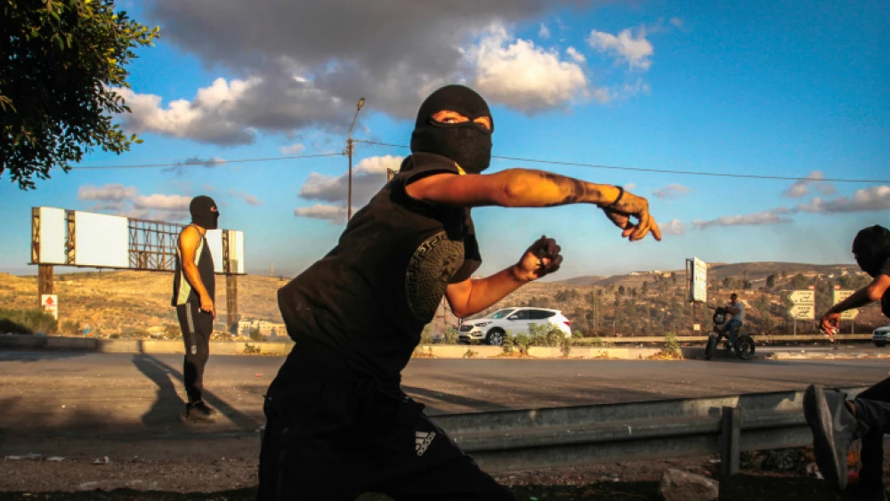 Palestinians riot at the Huwara checkpoint on behalf of the terrorists who escaped from Israel's Gilboa Prison, Sept. 11, 2021. Photo by Nasser Ishtayeh/Flash90.