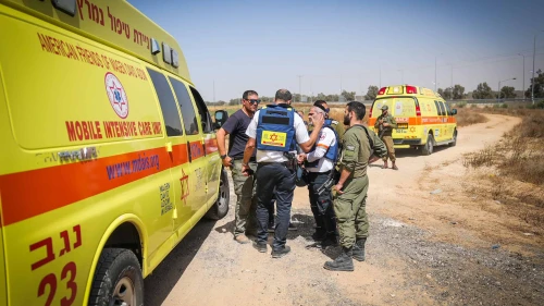 Israeli security and rescue forces at the scene of a mortar attack near the Kerem Shalom Crossing to the Gaza Strip, May 5, 2024. Credit: Flash90.