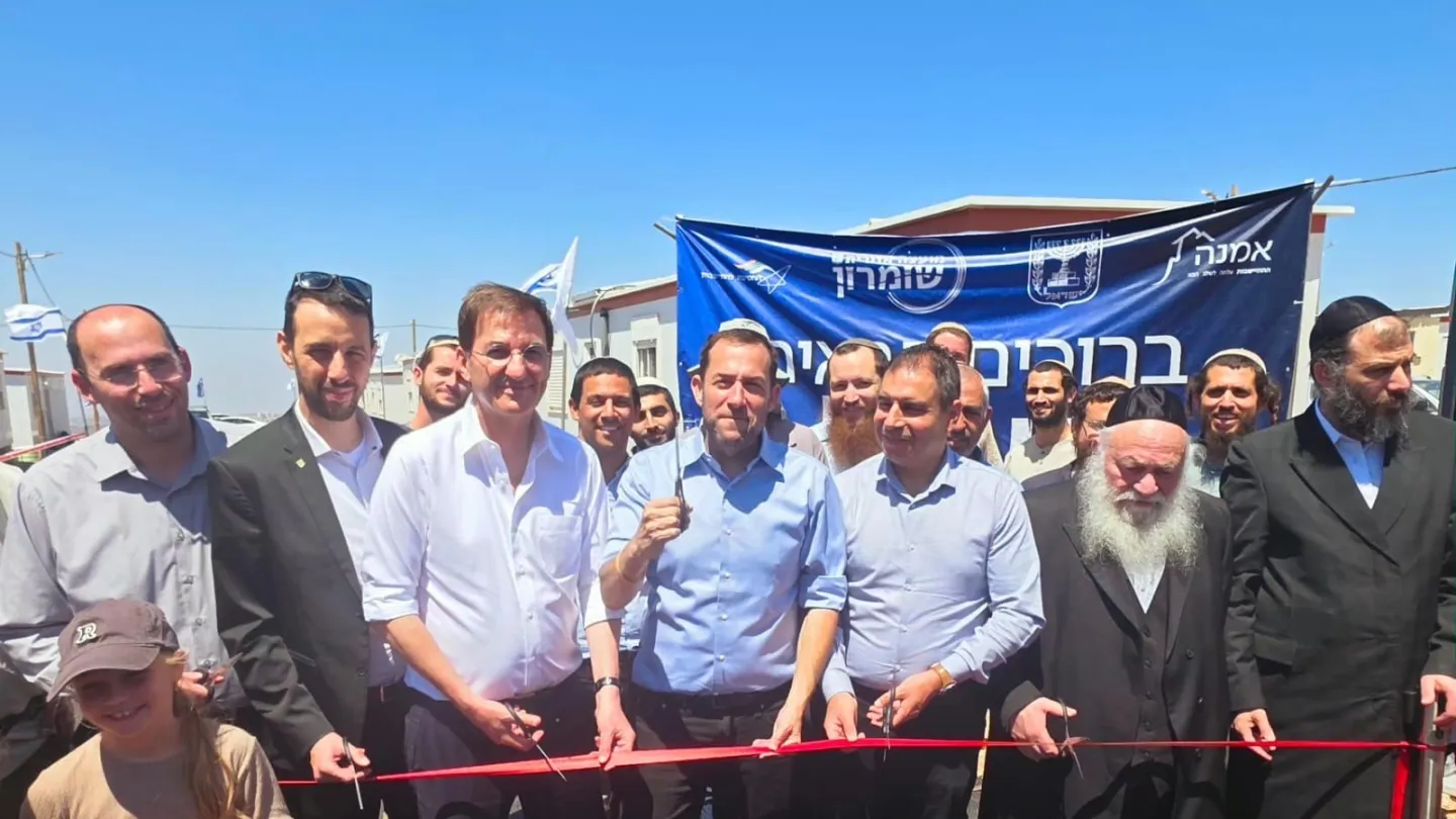 Pioneer families put down roots in new Samaria community of Ebal