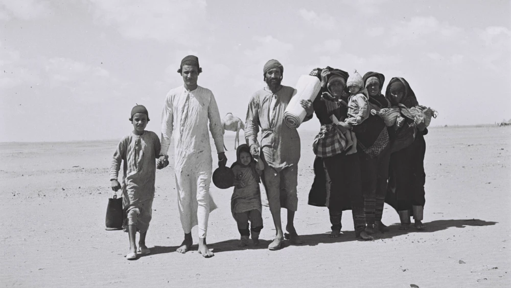 Jewish Yemenites Leave for Aden