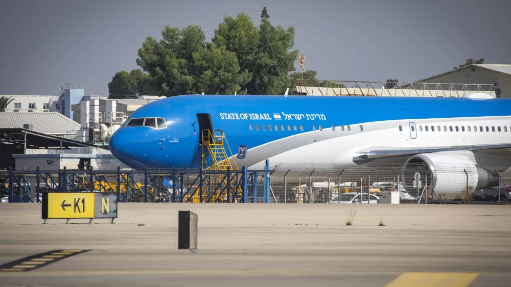 The official Israeli government jet, Wing of Zion, at Ben-Gurion International Airport, Oct. 20, 2020. Photo by Olivier Fitoussi/Flash90.