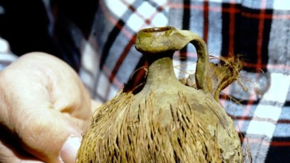 A jar of ceremonial oil found in the Qumran caves. Credit: courtesy of Gary Schiff.