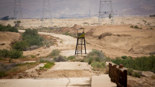 An abandoned watchtower at the Israel-Jordanian border, as seen from the Israeli side. May 6, 2015. Photo by Moshe Shai/Flash90.