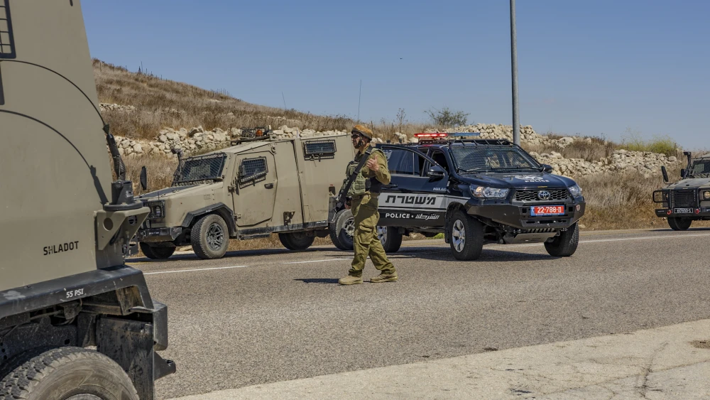 Israeli soldiers and police officers on Sept. 20, 2026, near the scene of a shooting attack at a spring near the Israeli community of Neve Tzuf in Samaria, where an Israeli man was shot by a Palestinian terrorist and later died of his wounds. Photo by Hilel Ben Or/Flash90.