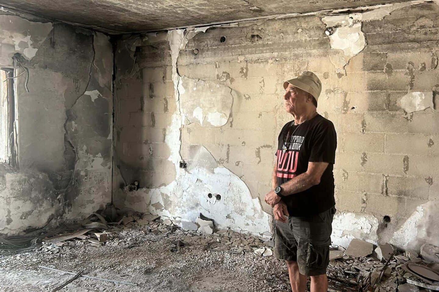 Gadi Moses stands amid the ruins of a house in Kibbutz Nir Oz, Aug. 26, 2025. Photo by Amelie Botbol.