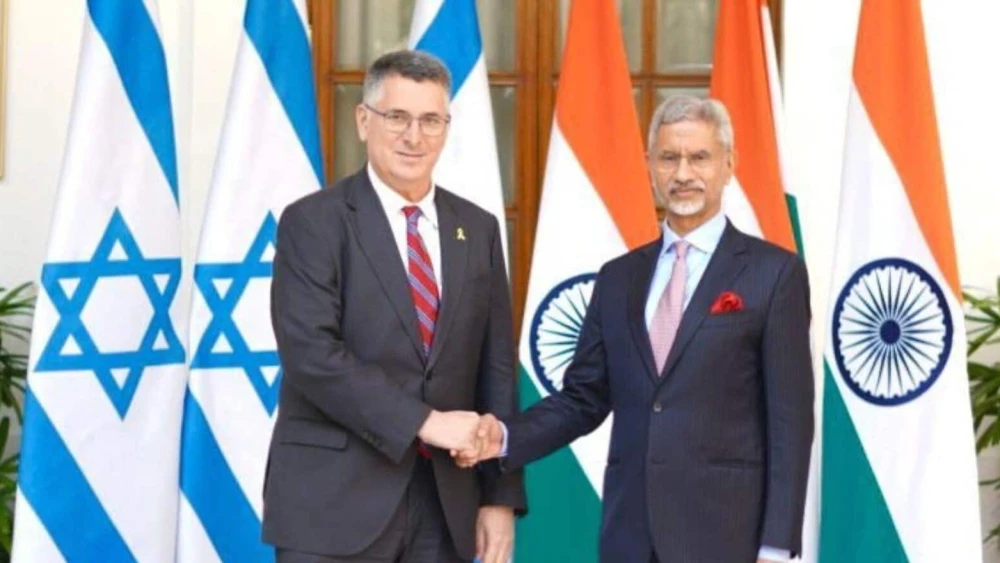 Israeli Foreign Minister Gideon Sa'ar alongside his Indian counterpart, Subrahmanyam Jaishankar, during a visit to New Delhi, Nov. 4, 2025. Credit: Israeli Embassy in New Delhi.