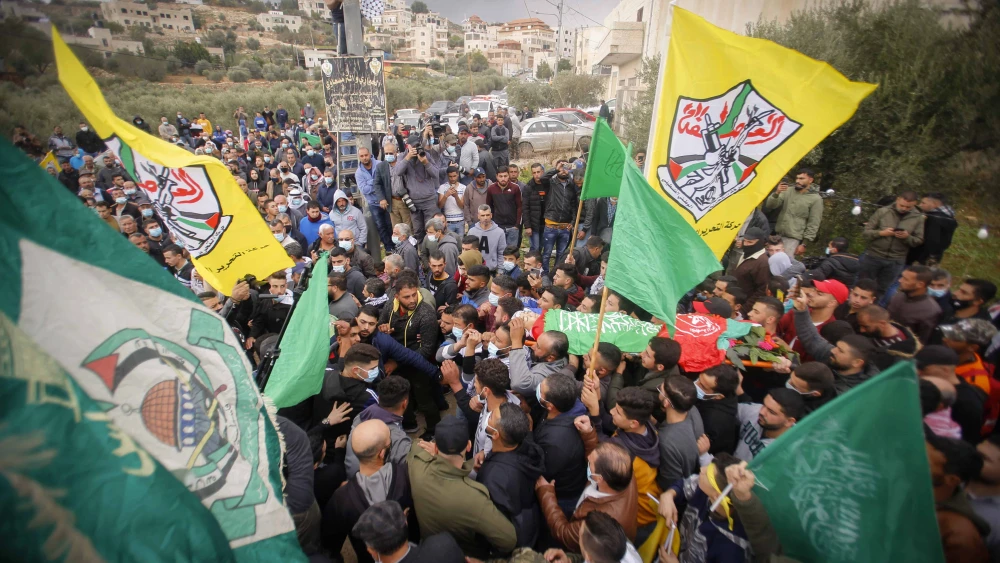 Palestinian terrorists attending a funeral in Al-Mughayyir, near Ramallah in Samaria, Dec. 5, 2020. Photo by Nasser Ishtayeh/Flash90