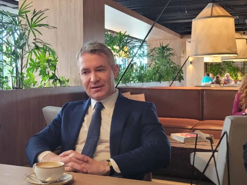 Douglas Murray speaks over coffee in Madrid on May 12, 2025. Photo by Canaan Lidor.