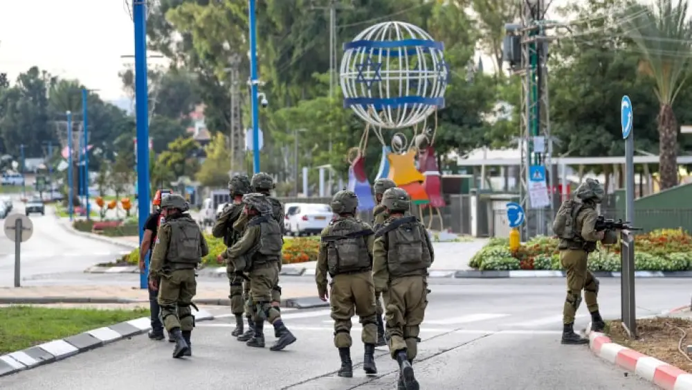 Israeli security personnel search for Hamas terrorists in Sderot, Oct. 7, 2023. Photo by Jamal Awad/Flash90.