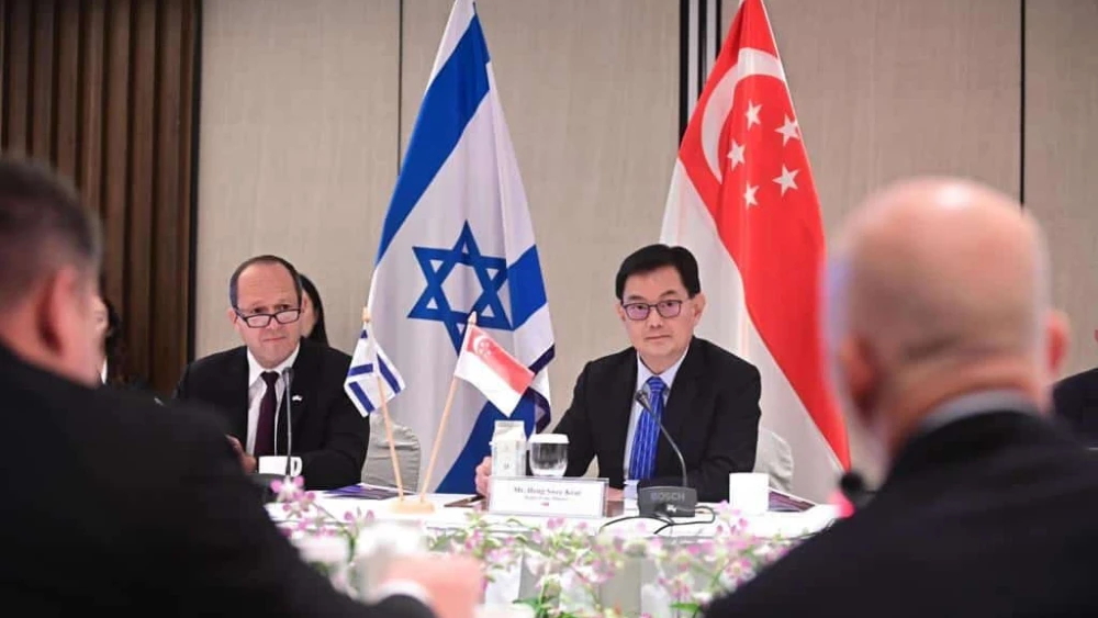 Israeli Minister of Economy and Industry Nir Barkat and Singapore Deputy Prime Minister Heng Swee Keat in Singapore, Aug. 21, 2023. Credit: Israeli Ministry of Economy.