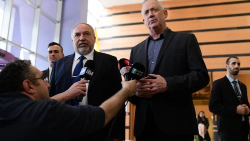 Israeli Finance Minister Avigdor Lieberman (left) and Defense Minister Benny Gantz in Ramat Gan on March 9, 2020. At the time, Lieberman was a member of Knesset and Gantz was head of the opposition. Photo by Tomer Neuberg/Flash90.