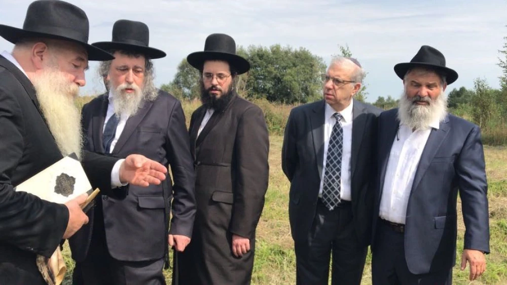 From left to right: Rabbi Yitzchok Kogan, director of Agudas Chasidei Chabad in Russia, Rabbi Isaac Schapira, chairman of ESJF, Mr Joseph Popack, world renowned philanthropist and project donor, Mr Mendel Levin, president of ABBA Realty in NY. Credit: ESJF