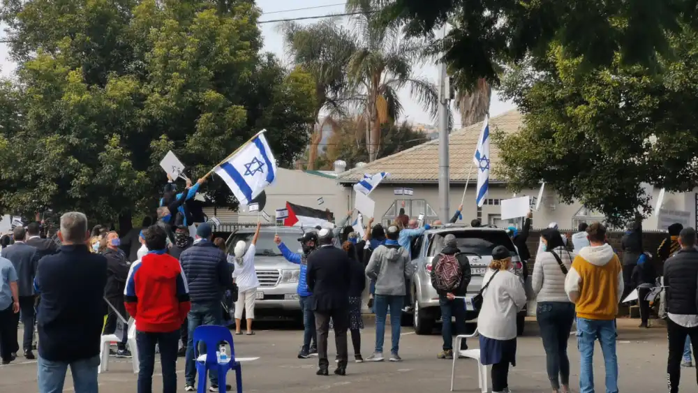 Pro-Israel supporters rally outside of the South African Zionist Federation offices on May 23, 2021. Source: South African Zionist Federation/Twitter.
