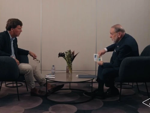 Political commentator and podcaster Tucker Carlson interviews U.S. Ambassador to Israel Mike Huckabee at Ben-Gurion International Airport, Feb. 18, 2026. Source: Tucker Carlson/YouTube.