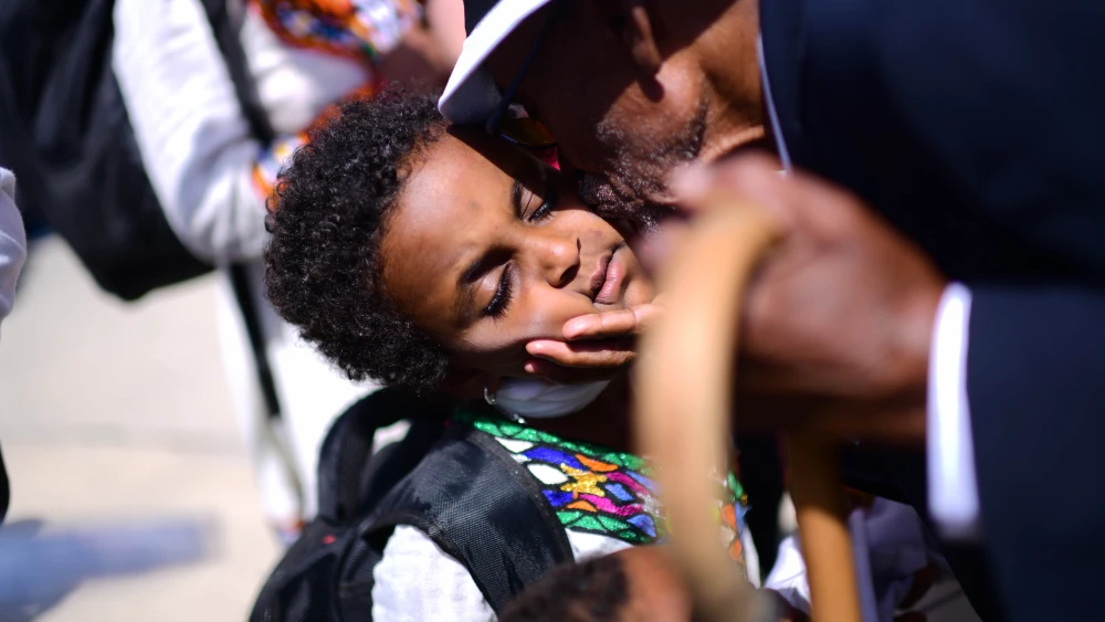 As part of “Operation Tzur Israel” (“Operation Rock of Israel”), Ethiopian Jews arrive at Ben-Gurion International Airport on June 1, 2022. Photo by Tomer Neuberg/Flash90.