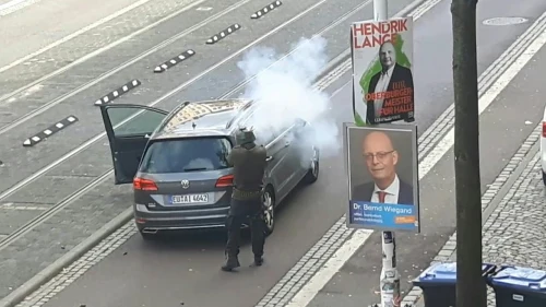 A man identified by German police as Stephan Balliet, 27, opens fire near a Turkish restaurant in the German city of Halle, on Yom Kippur, Oct. 9, 2019. Source: Screenshot.