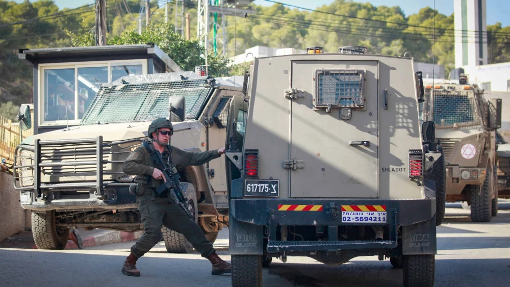 Israeli security forces during a counter-terrorism raid in the Nablus area in Samaria, Dec. 3, 2024. Photo by Nasser Ishtayeh/Flash90.