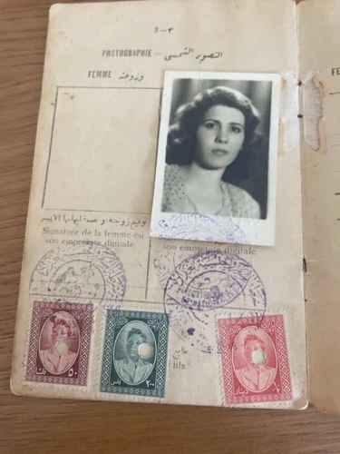El pasaporte de “laissez-passer” sin derecho de retorno, emitido por Irak, de la abuela materna de Sarah Sassoon. Crédito: Archivo Familiar Sassoon.