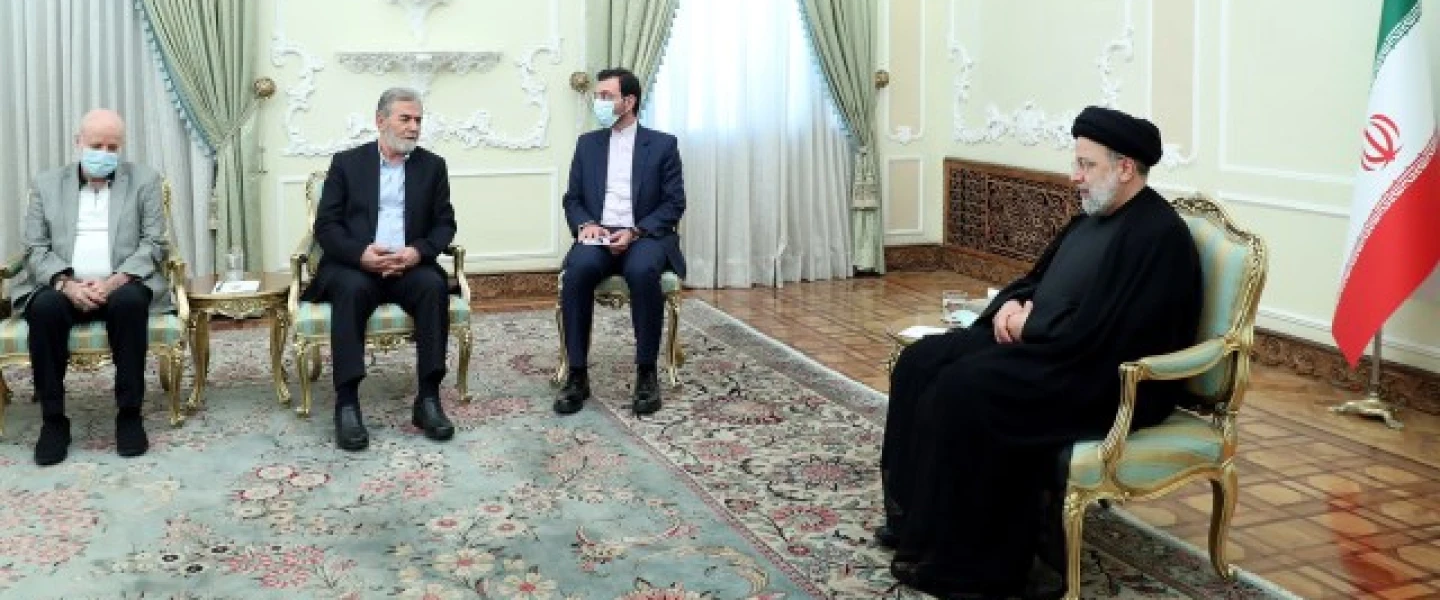 Palestinian Islamic Jihad leader Ziad al-Nakhalah (left, without a mask) meets with Iranian President Ebrahim Raisi in Tehran. Source: President.ir.
