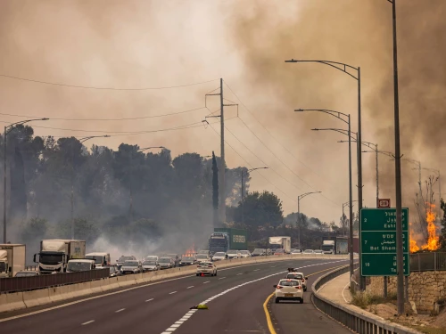 A large fire rages near Moshav Eshtaol, northeast of Beit Shemesh, on April 23, 2025. Photo by Chaim Goldberg/Flash90.