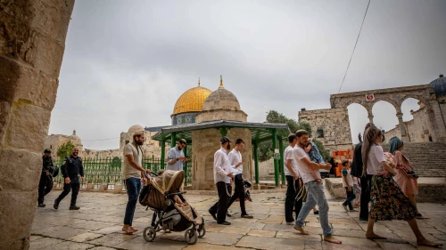 Israeli security personnel stand guard while Jews visit the Temple Mount in Jerusalem, June 8, 2023. Photo by Jamal Awad/Flash90.