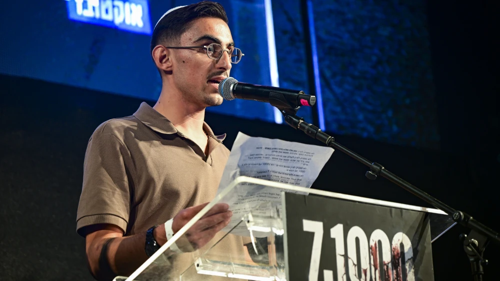 Former hostage Rom Braslavski speaks during a rally in Tel Aviv marking the 1,000th day since the Oct. 7 massacre, July 2, 2026. Photo by Avshalom Sassoni/Flash90.