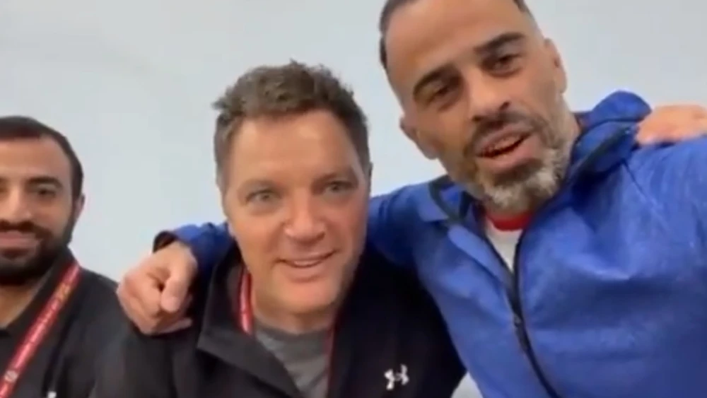 Israel’s national women’s judo coach Shani Hershko (left) with Iranian judoka Vahid Sarlak. Source: Screenshot.