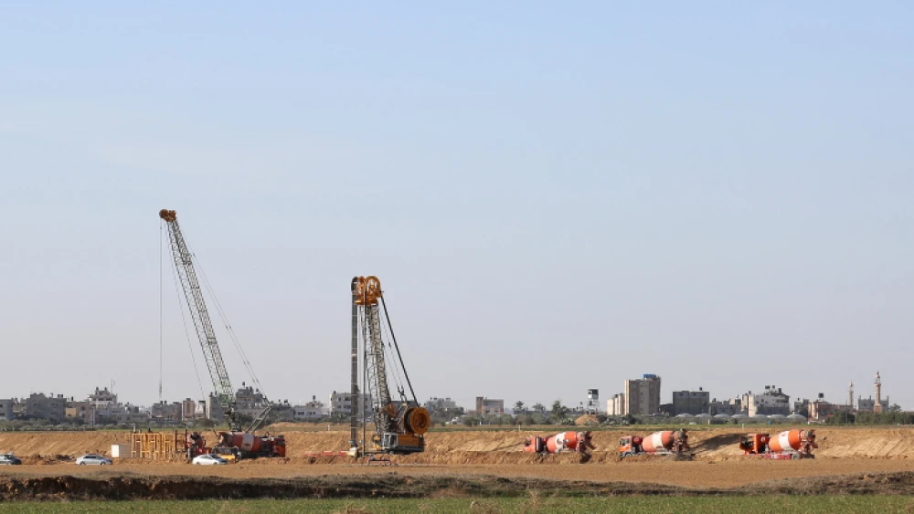 A view of construction work on the fence on the border between Israel and the Gaza Strip, Dec. 31, 2019. Photo by Flash90.