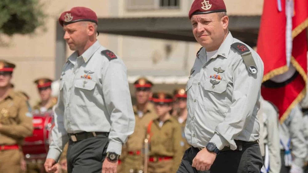 OC Southern Command Yaron Finkelman (left) and his predecessor in the post, Maj. Gen. Eliezer Toledano, at the hand-over ceremony in Beersheva, July 9, 2023. Credit: IDF.