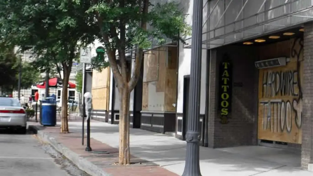 Residents have been ordered to leave towns along the shore, like Wilmington, N.C., where buildings were boarded up before everyone left. Credit: Chabad.org/News.