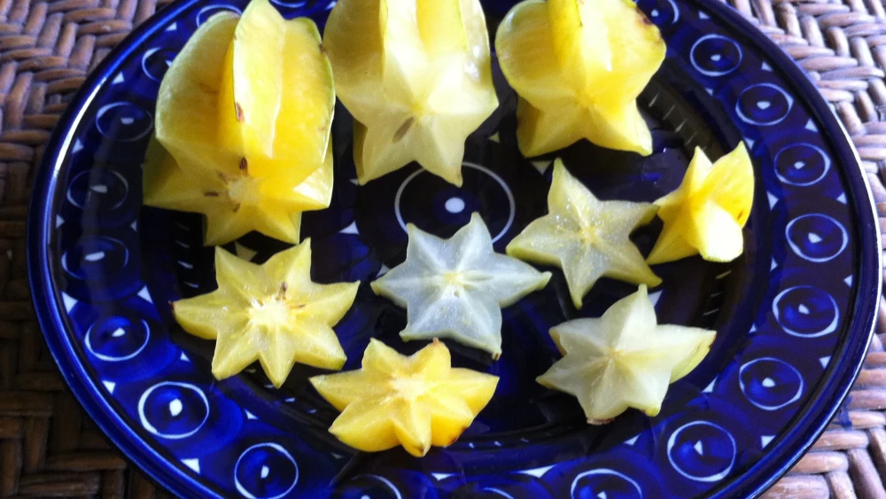 Sliced star fruit (or carambola) with the seven, six and the usual five points. Credit: K-MUS via Wikimedia Commons.