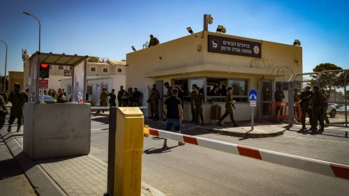 Demonstrators protest against the detention of Israeli reserve soldiers suspected of assaulting a Hamas terrorist at the Sde Teiman military base near Beersheva, July 29, 2024. Photo by Dudu Greenspan/Flash90.