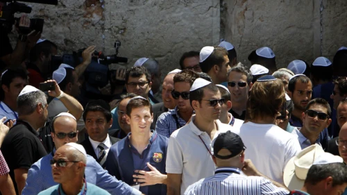 Lionel Messi (center) seen surrounded by press and security, as he and the FC Barcelona team arrive at the Western Wall in Jerusalem on Aug. 4, 2013. Photo by Miriam Alster/Flash90.