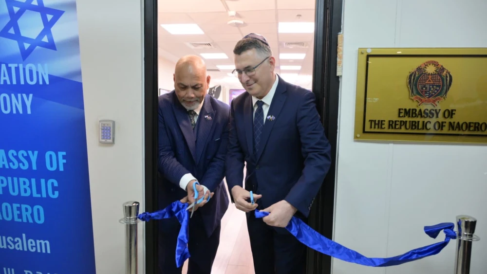 Foreign Minister Gideon Sa’ar and Naoero’s Vice President and Foreign Minister Lionel Rouwen Aingimea inaugurate Naoero’s embassy in Jerusalem, September 7, 2026. Credit: Shlomi Amselam/GPO.