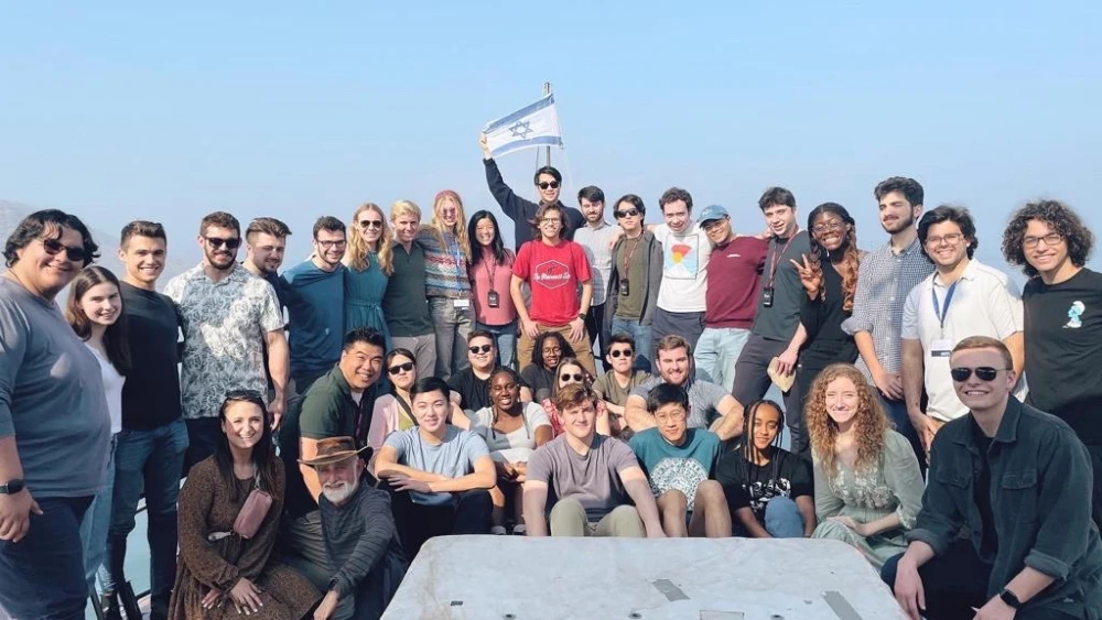 U.S. students touring Israel. Courtesy of Passages.