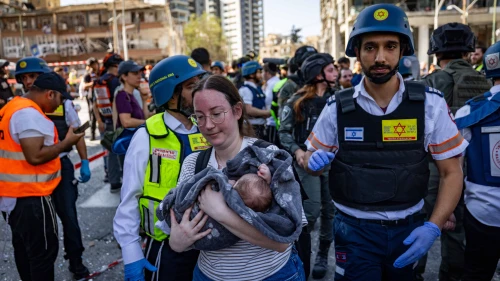 The scene where an Iranian ballistic missile hit in Ramat Gan, June 19, 2025. Photo by Chaim Goldberg/Flash90.