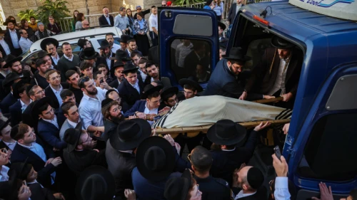 Mourners attend the funeral of Aryeh Shechopek, the victim of a terrorist attack in Jerusalem, Nov. 23, 2022. Photo by Yonatan Sindel/Flash90.