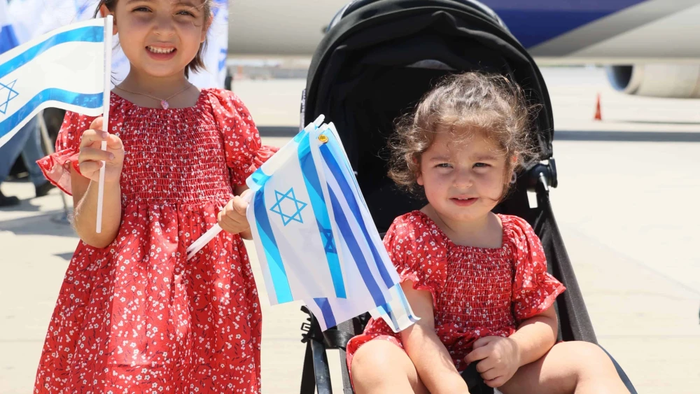 Children of new immigrants at Ben Gurion Airport. Credit: Sivan Shahar/GPO, June 25, 2025.