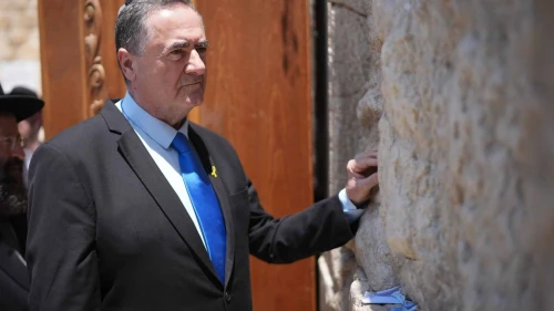 Defense Minister Israel Katz visits the Western Wall in Jerusalem's Old City, Aug. 3, 2025. Credit: Israeli Defense Ministry.