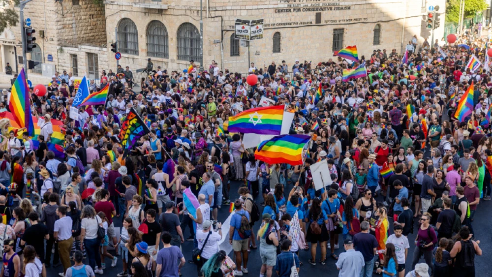 Thousands take part in the annual Jerusalem gay pride parade, June 2, 2022. Photo by Yonatan Sindel/Flash90.