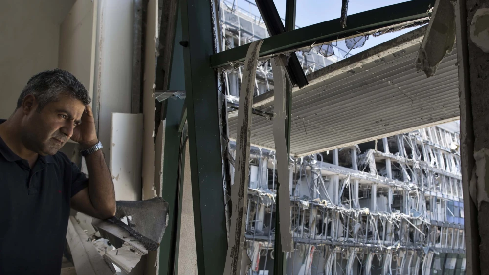 Logistical administrator Dror Barzilai looks at the wreckage at the Weizmann Institute of Science in Rehovot, July 10, 2025. Photo by Rina Castelnuovo.