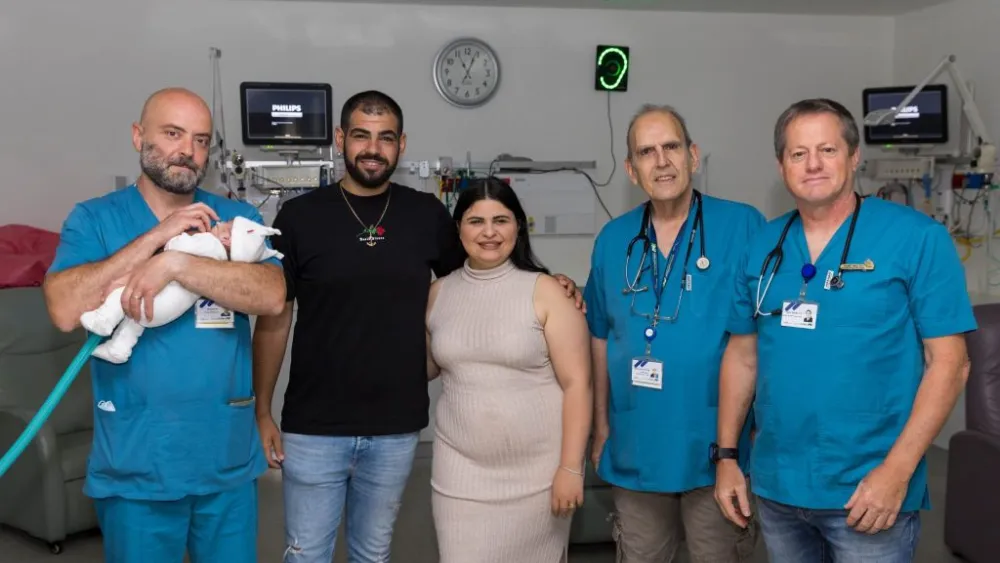 Parents Amir and Yuval Ganeh with their baby son and doctors at Assuta Ashdod Hospital, May 22, 2023. Credit: Assuta Ashdod Hospital.